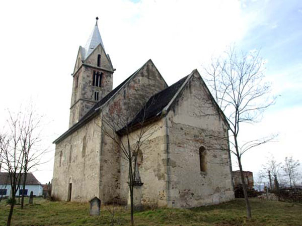 A román stílusban épült őraljaboldogfalvi templom